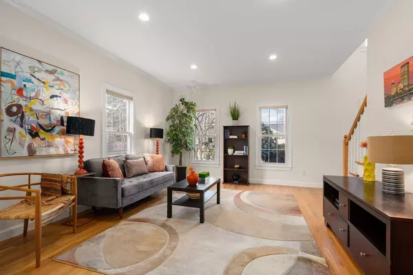 Wayland, MA 01778,16 Green Way