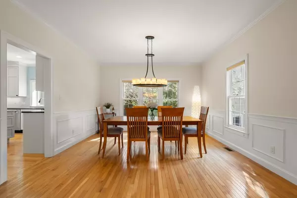 Wayland, MA 01778,16 Green Way