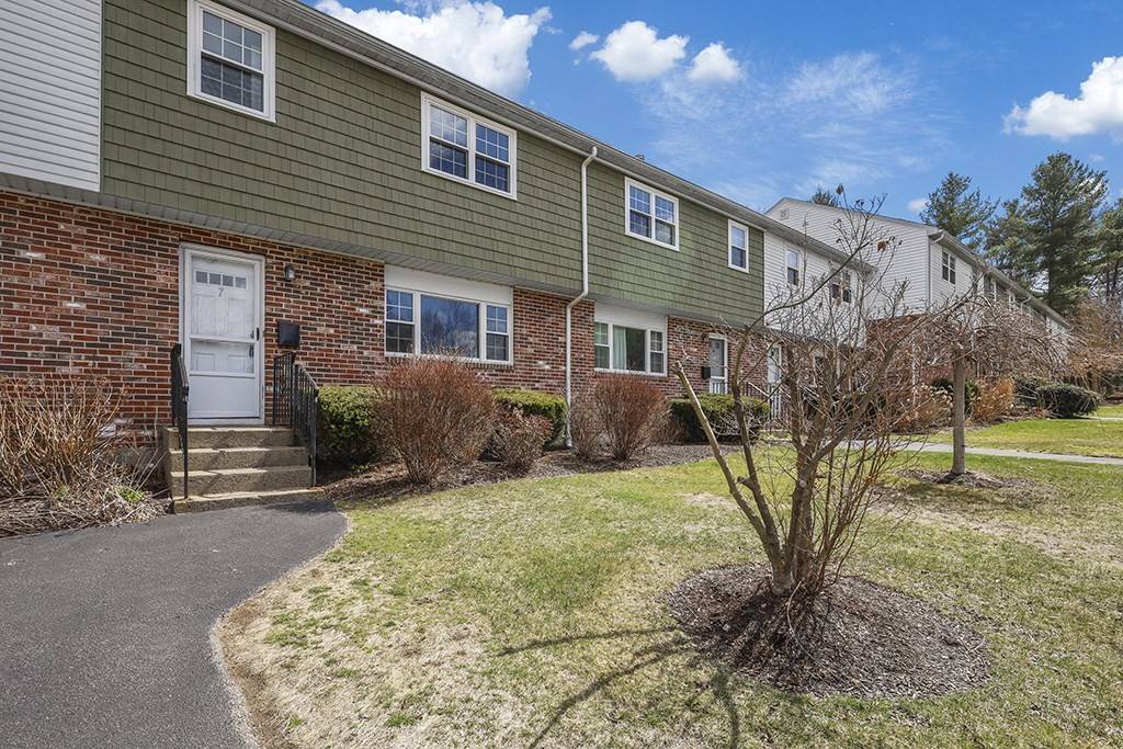 7 Hemlock Cir #7, Millis, MA 02054