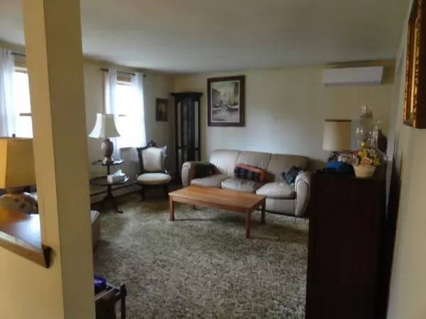 Wrentham, MA 02093,215 East St