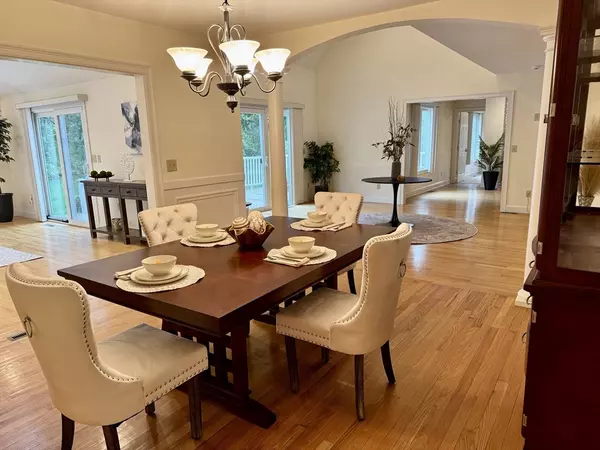 Westfield, MA 01085,42 Mockingbird Ln