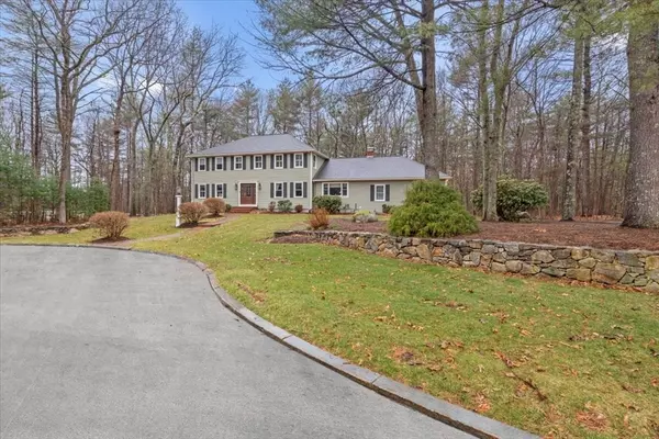 Walpole, MA 02081,19 Longwood Lane