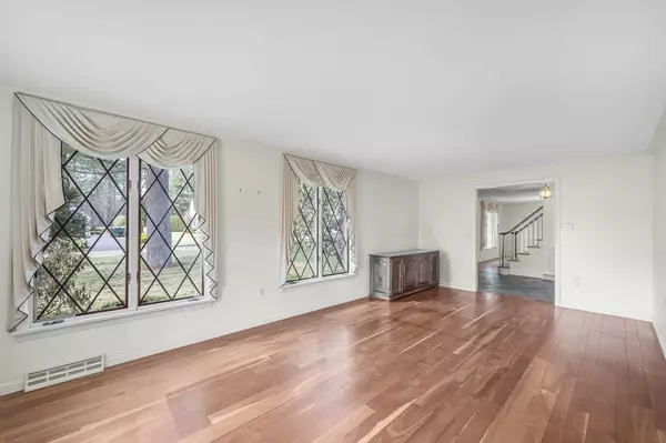 Wilbraham, MA 01095,7 Deepwood Dr