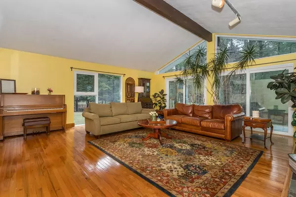 Weston, MA 02493,14 Bradford Road