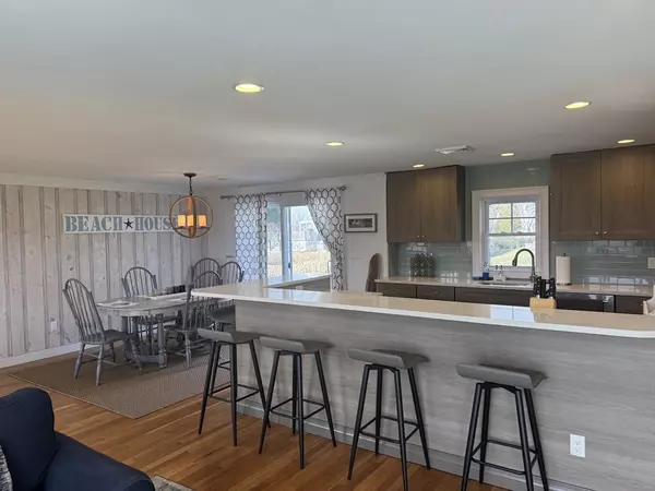 Falmouth, MA 02536,224 Menauhant Rd