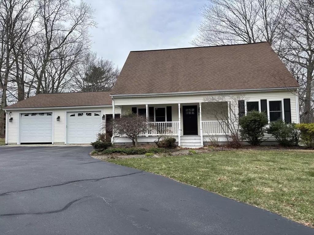 Seekonk, MA 02771,947 Pine St