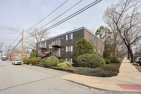 Medford, MA 02155,5 Ash St #2