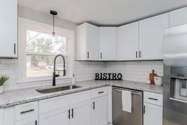 8 Christine St, Palmer, MA 01069