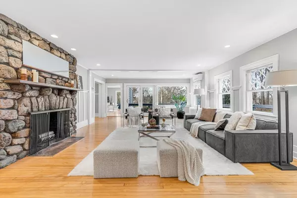 Wellesley, MA 02481,12 Longfellow Rd