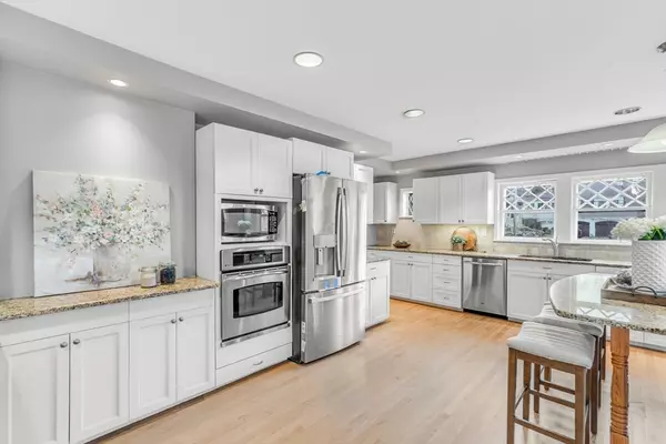 Wellesley, MA 02481,12 Longfellow Rd