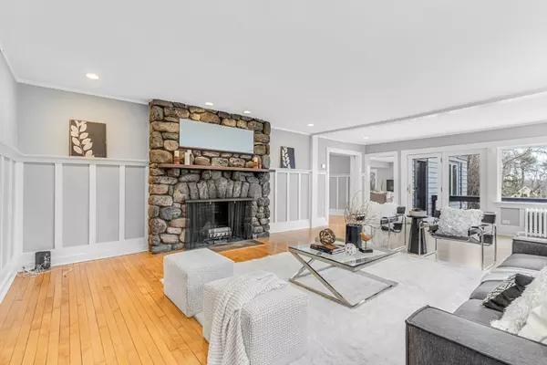 Wellesley, MA 02481,12 Longfellow Rd