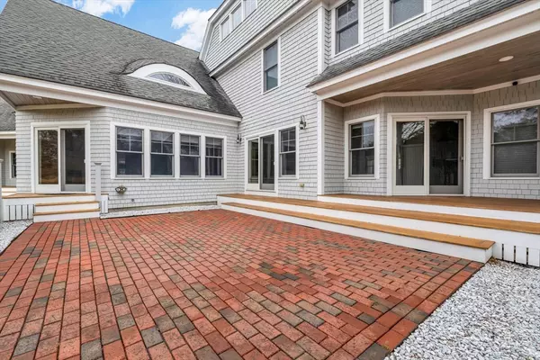 Mashpee, MA 02649,326 Willowbend