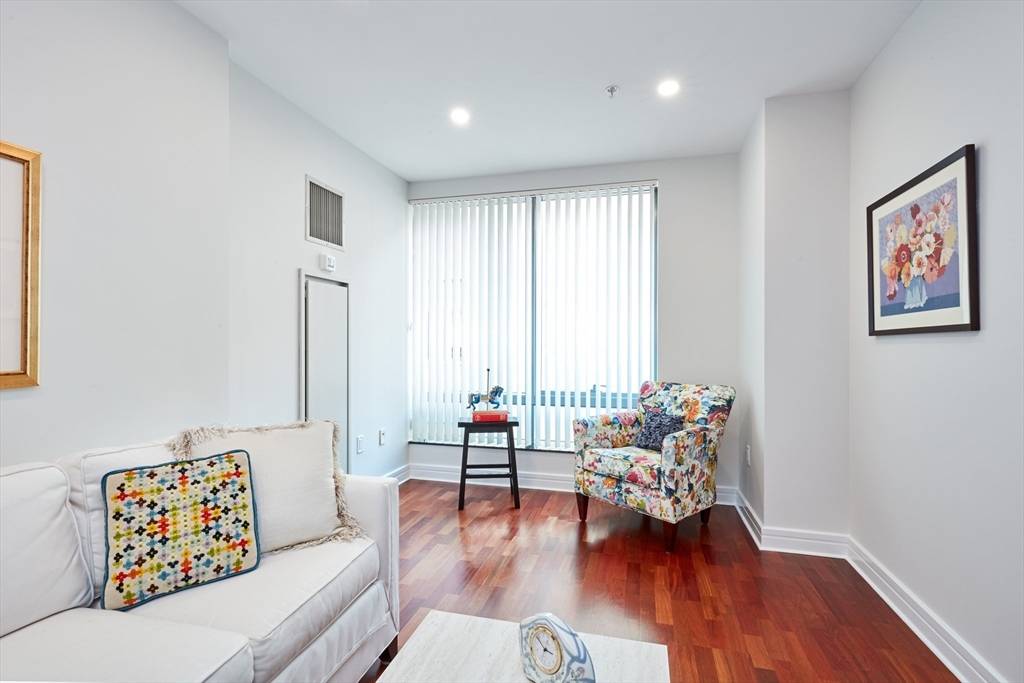 Boston, MA 02111,3 Avery Street #903