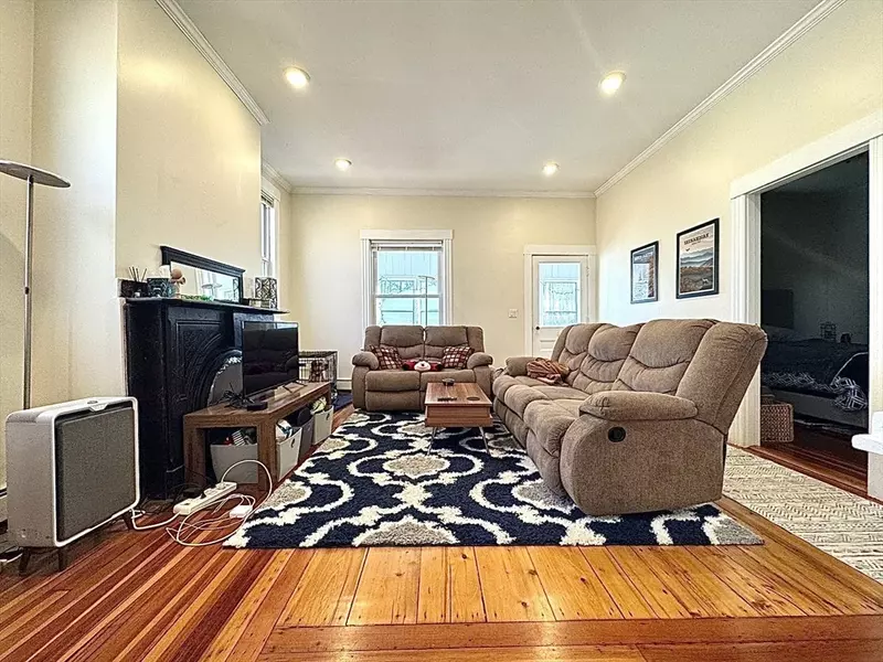 4 Bagley Ave #4, Shrewsbury, MA 01545