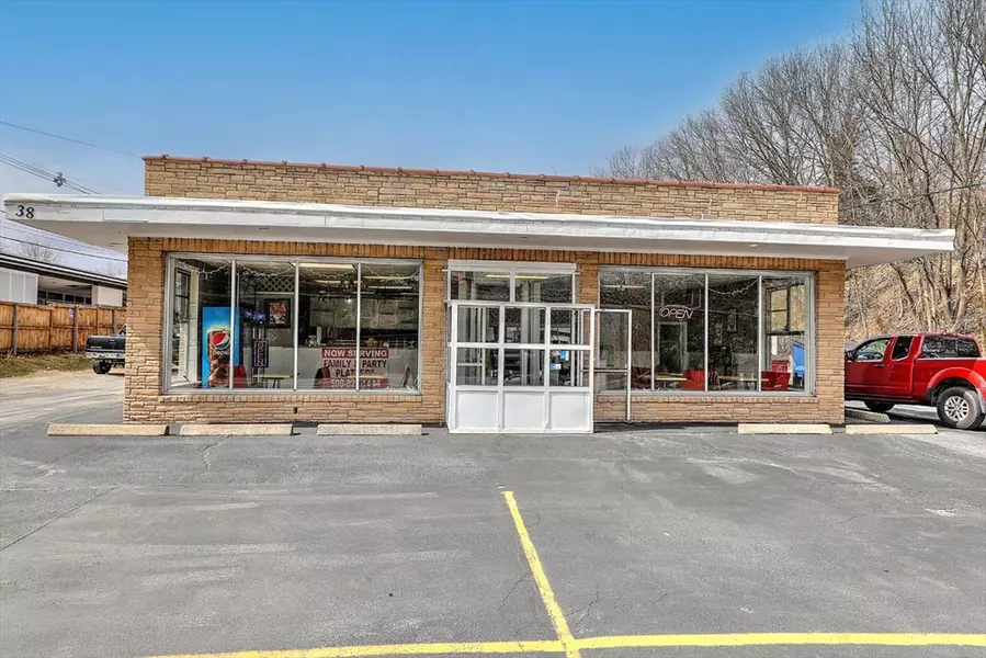 38 Broadway, Raynham, MA 02767