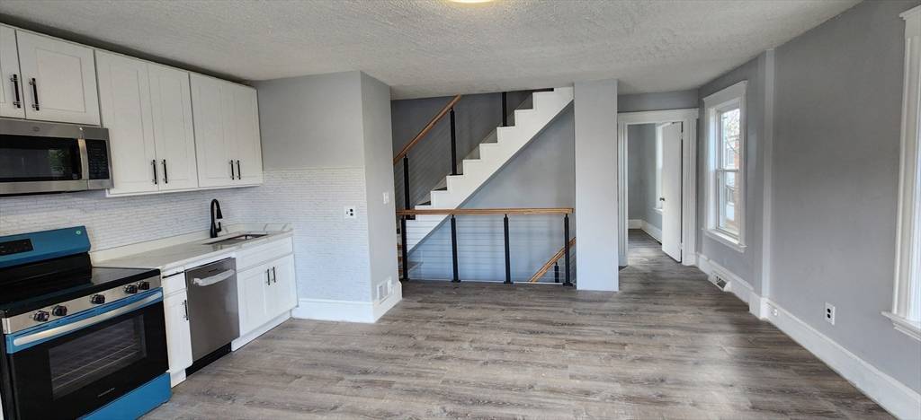 Newton, MA 02458,298 Tremont St #2