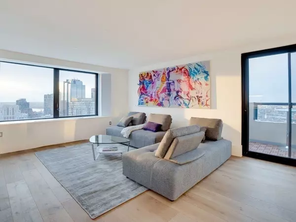Boston, MA 02110,65 E India Row #Penthouse B