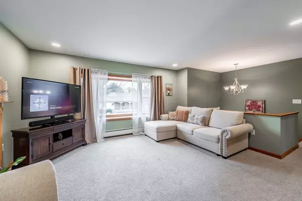 Ludlow, MA 01056,99 Pond Street