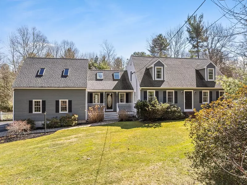 39 Malbone St, Lakeville, MA 02347