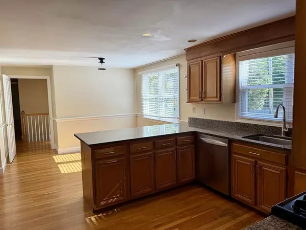 Wellesley, MA 02482,14 Lilac Circle