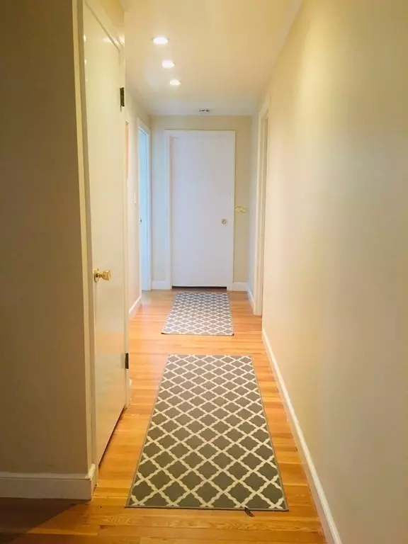 Wellesley, MA 02482,14 Lilac Circle