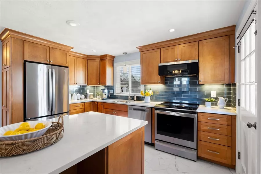 1 Marion Rd, Salem, MA 01970