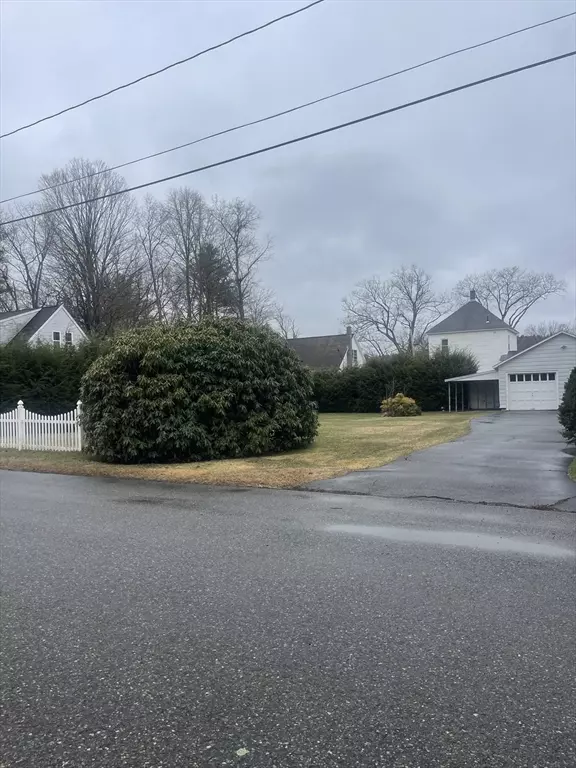 Athol, MA 01331,5 Lombard Avenue