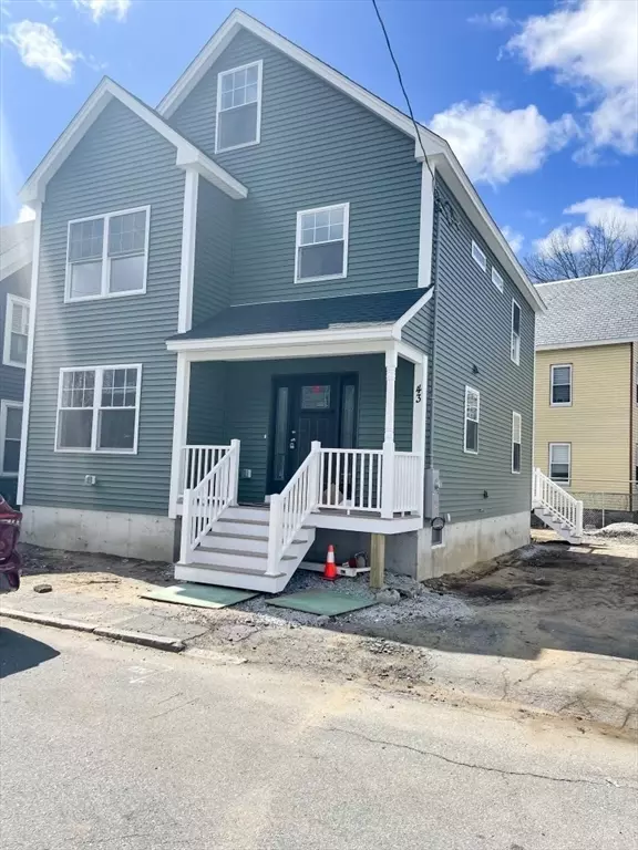 43 Hastings St, Lowell, MA 01851