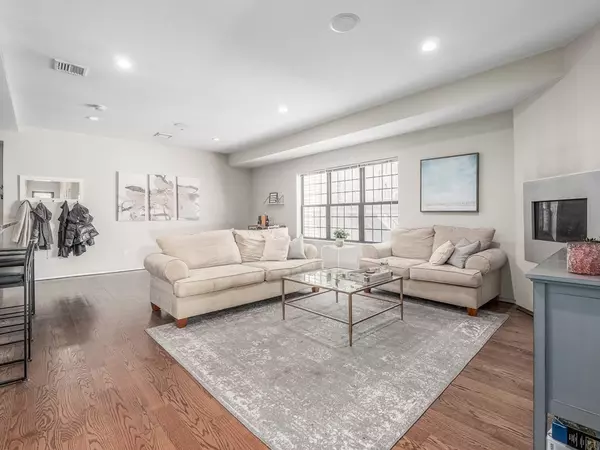 Boston, MA 02127,350 West Broadway #3