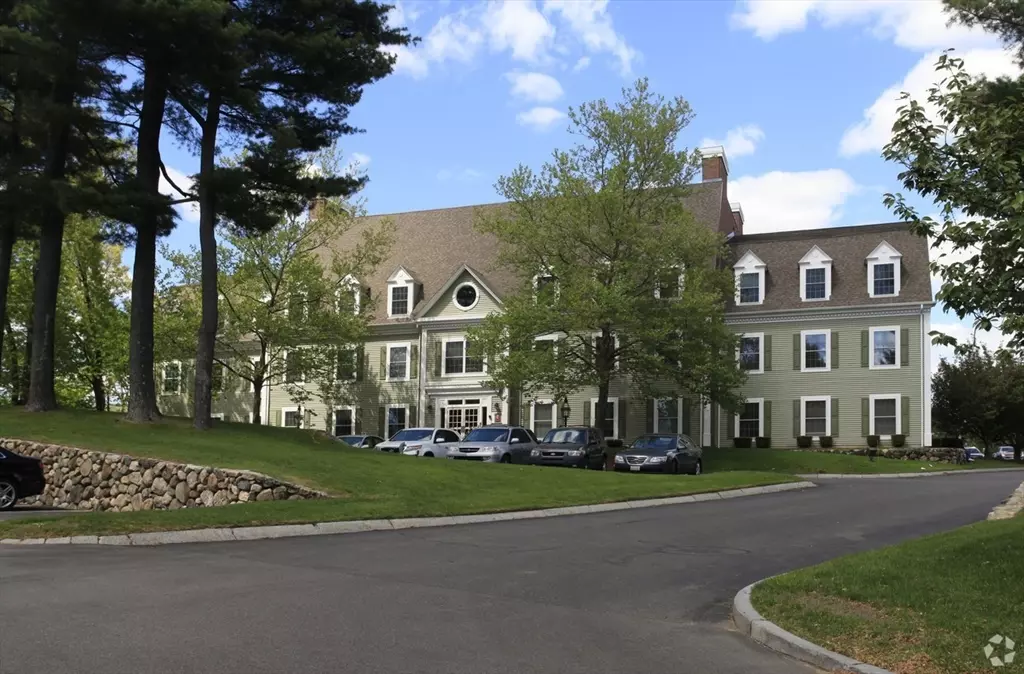 Woburn, MA 01801,10 Cedar Street #27