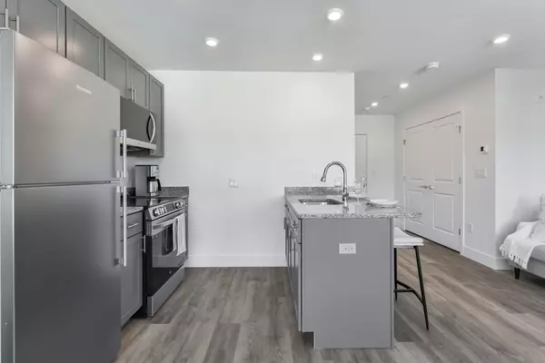 Lynn, MA 01901,585 Essex St #PH 603