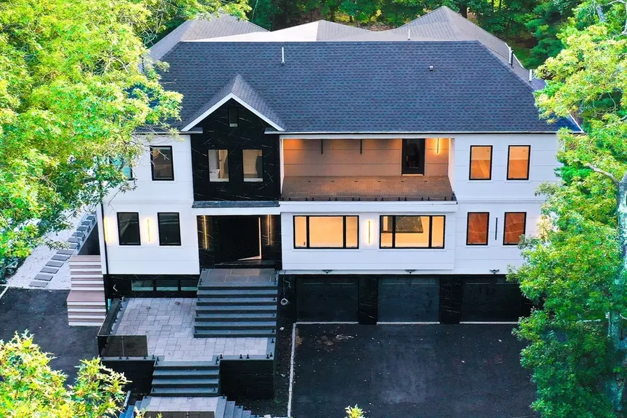 883 Greendale Ave, Needham, MA 02492