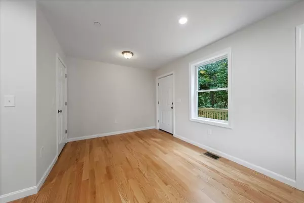 Westford, MA 01886,64 North Main Street #64