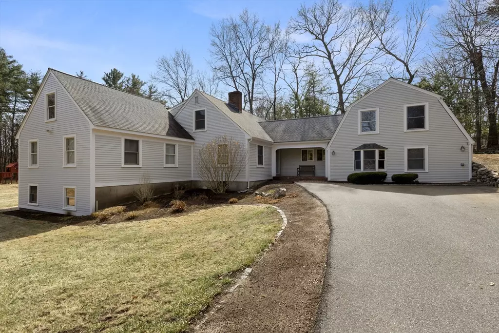 Topsfield, MA 01983,15 Rowley Rd