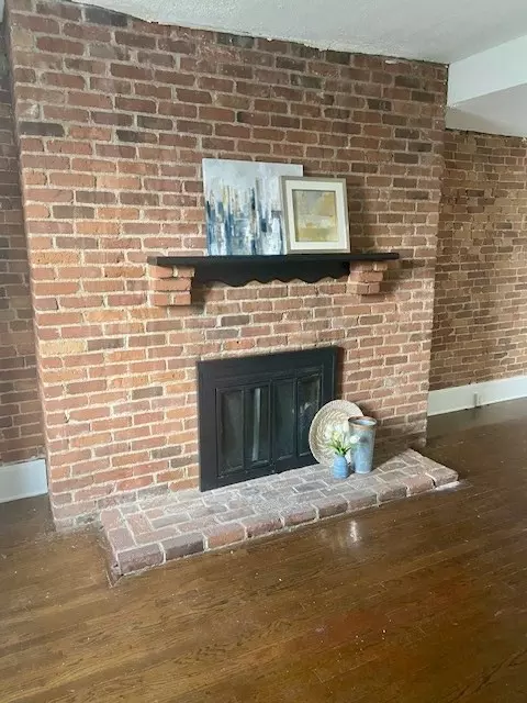 Springfield, MA 01105,70 Temple Street #4