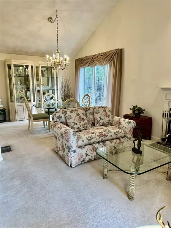 Haverhill, MA 01830,10 Tulip Cir #12