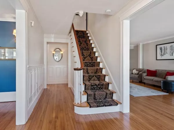 Worcester, MA 01602,376 May St.