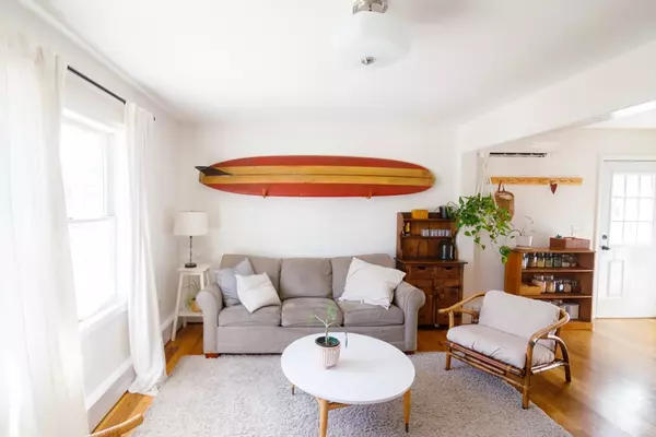 Gloucester, MA 01930,10 Loma Dr