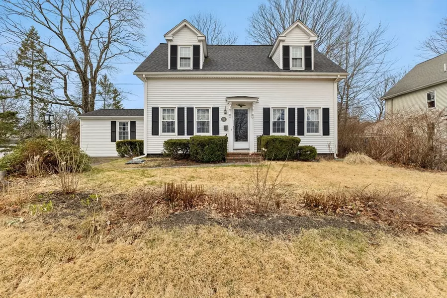 15 Pine St, Medway, MA 02053