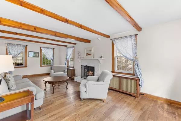Medway, MA 02053,15 Pine St