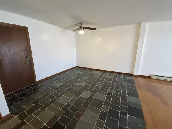 Greenfield, MA 01301,25 Keegan Ln #5B