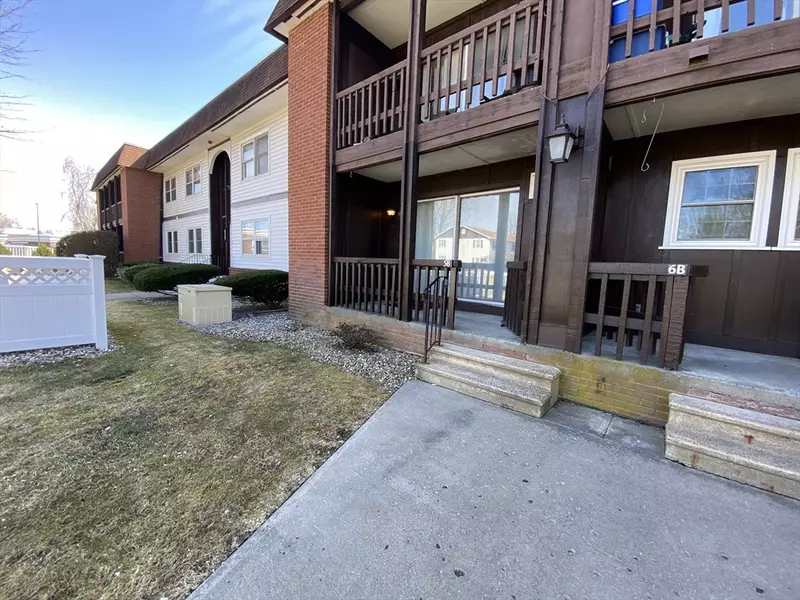 25 Keegan Ln #5B, Greenfield, MA 01301