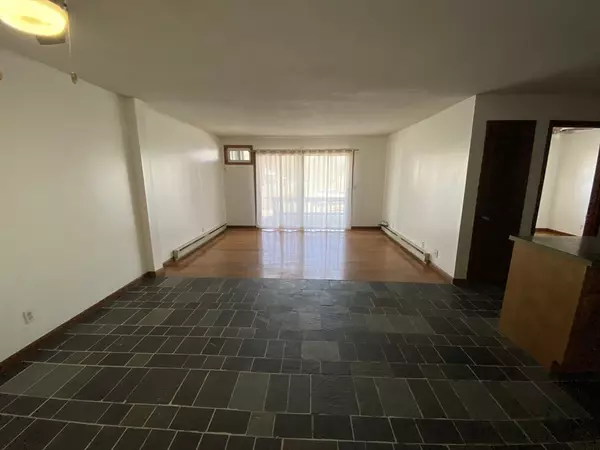 Greenfield, MA 01301,25 Keegan Ln #5B