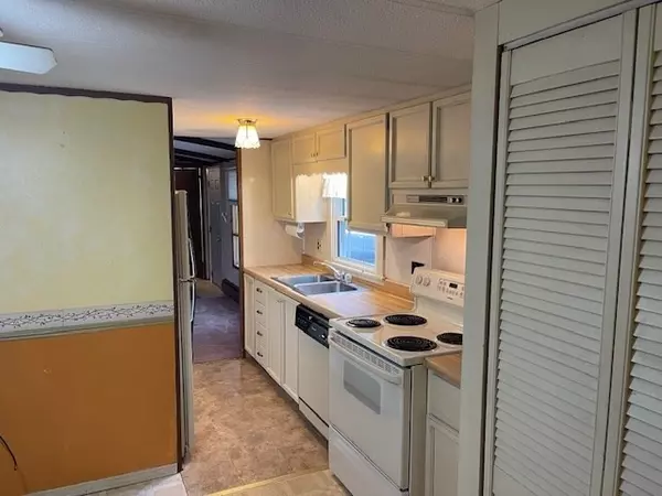 Brimfield, MA 01010,7 Cypress Court