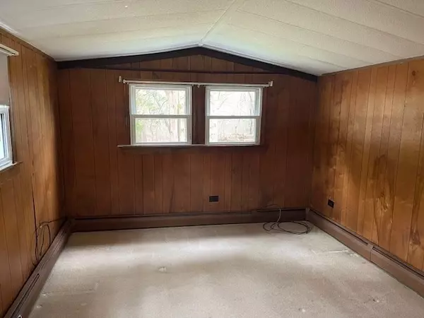 Brimfield, MA 01010,7 Cypress Court