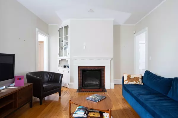 Brookline, MA 02446,15 Fairbanks St #1