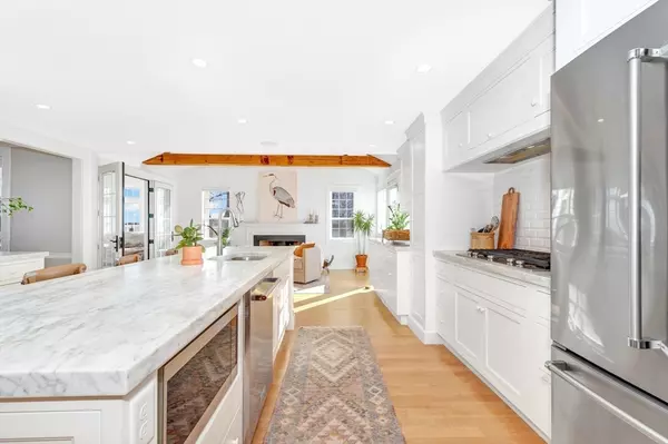 Newburyport, MA 01950,284 Water St