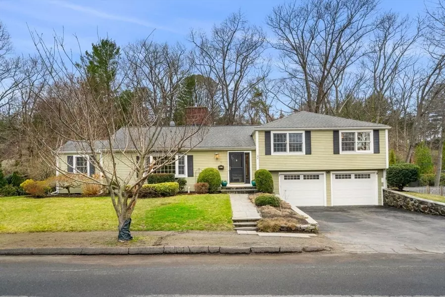 16 Shorewood Rd, Marblehead, MA 01945