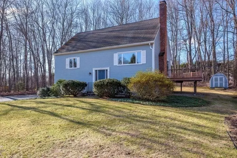 27 Emily Ln, Amherst, MA 01002