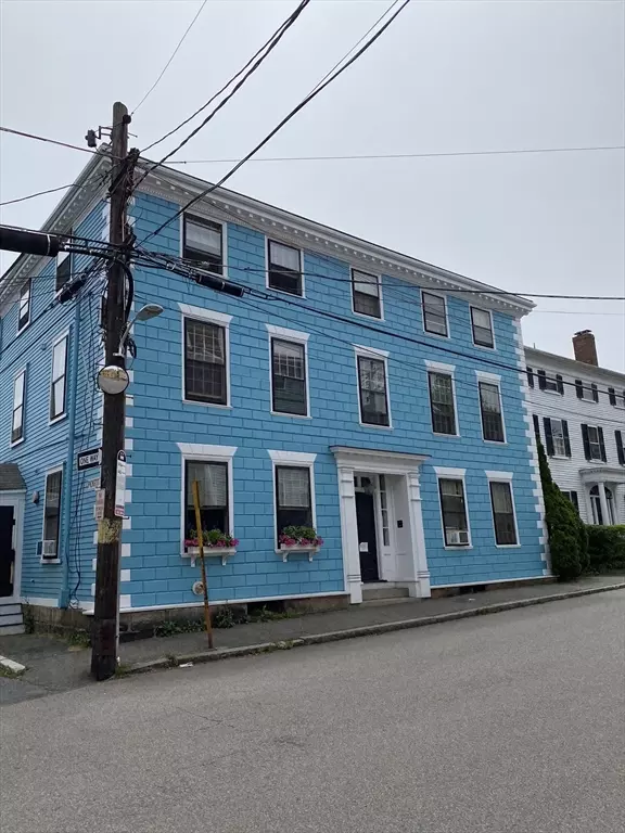 52 Washington St #8, Marblehead, MA 01945
